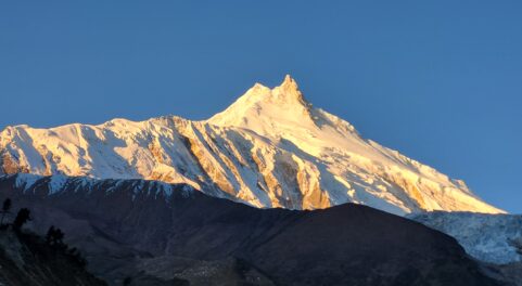 manaslu circuit treks